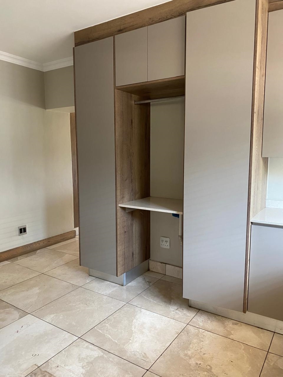 6 Bedroom Property for Sale in Birdwood Estate North West